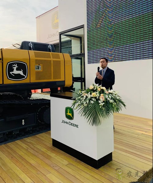 聚焦進(jìn)博會(huì)：約翰迪爾舉辦零件采購協(xié)議簽約儀式