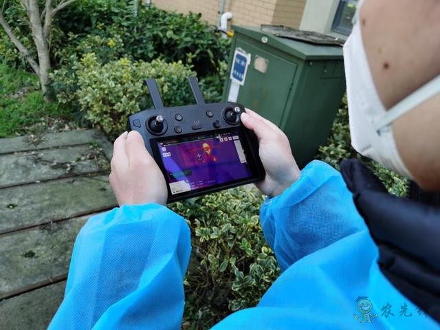農業無人機變身&ldquo;運輸機&rdquo;，上海奉賢用無人機服務隔離人員