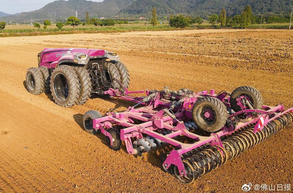 三水南山：&ldquo;巨無霸&rdquo;無人農(nóng)機，炫酷亮相