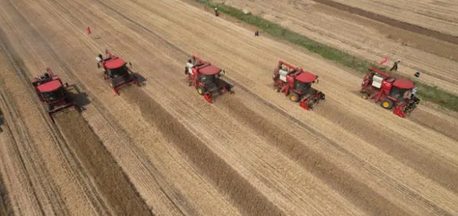 高效減損！智慧農(nóng)機(jī)成為夏收主角